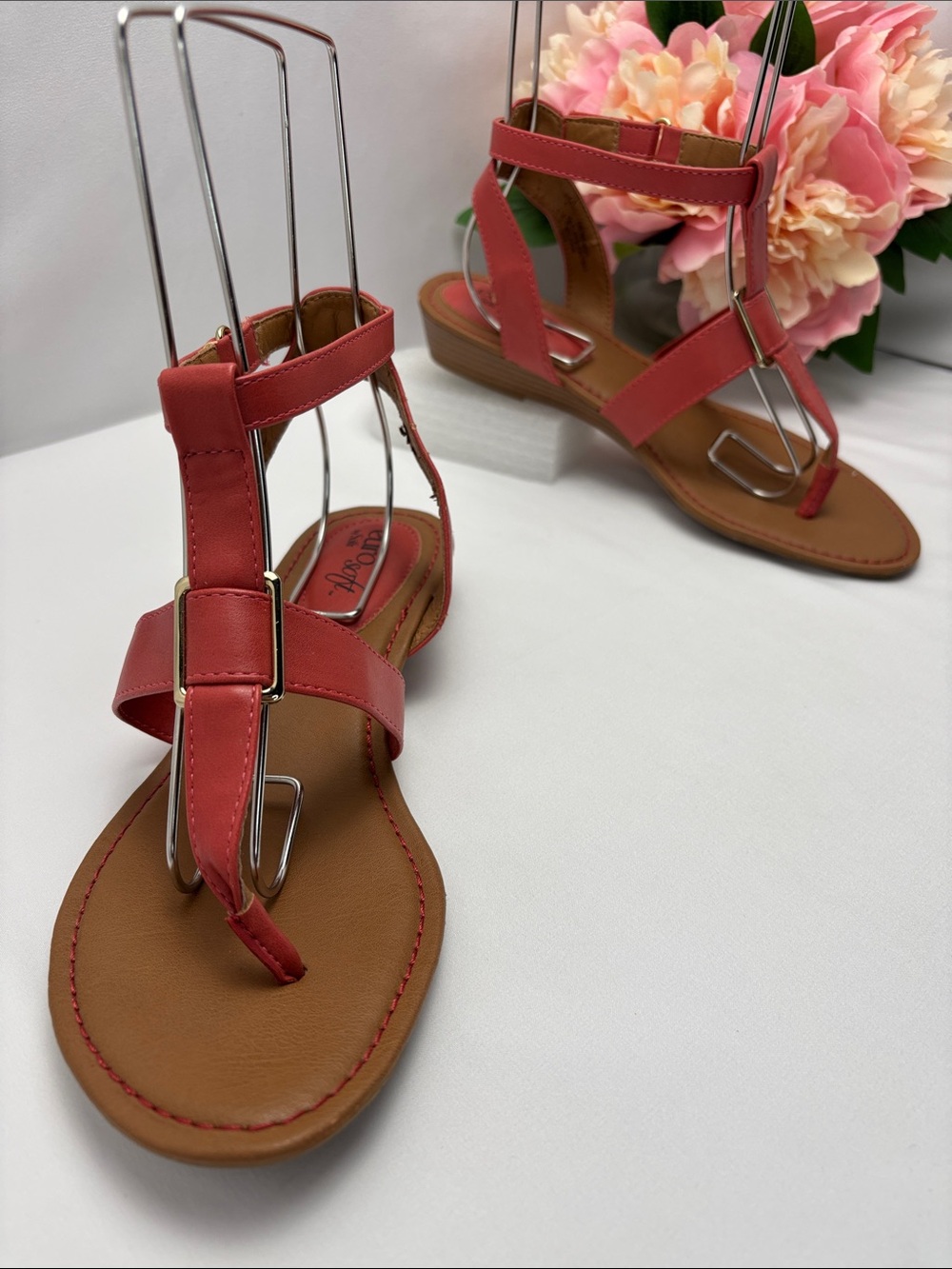 EuroSoft Womens 7 Coral T-Strap Flat Sandals with Ankle Strap#476